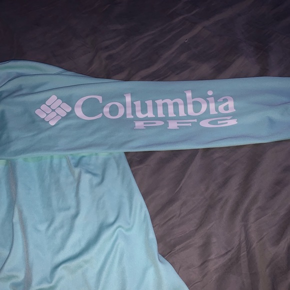 This is a PFG Columbia sun protection shirt - Picture 3 of 4